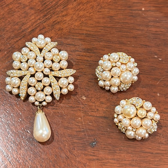 Vintage R. Mandle Pearl Brooch & Matching Earring Set. - Picture 4 of 14